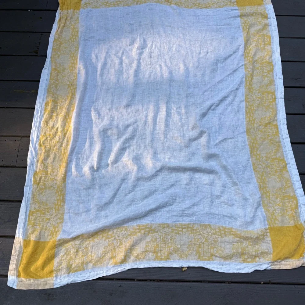 9.a.37 Vintage Yellow White Damask Tablecloth 49x62 Floral Jacquard Hemstitched
